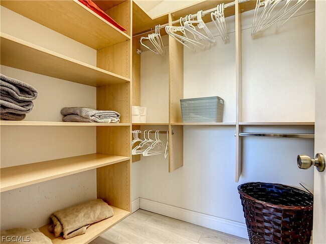 Building Photo - 13633 Admiral Ct