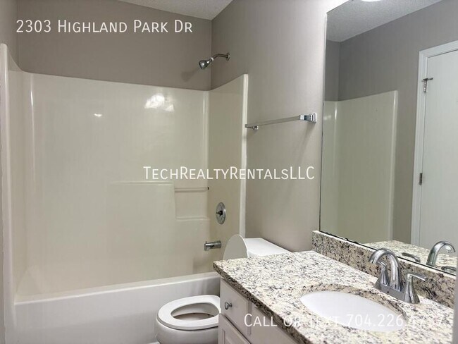 Building Photo - 2303 Highland Park Dr