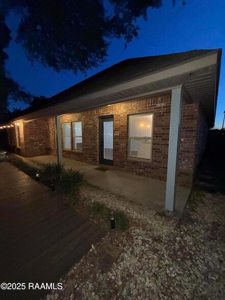 Building Photo - 309 Sun Ridge St