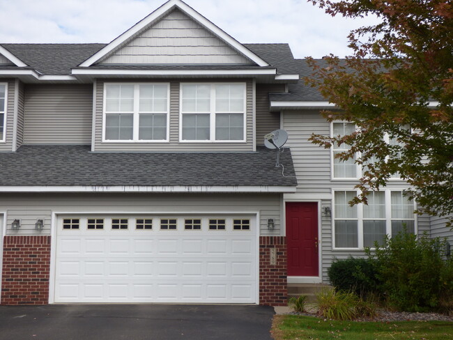 Building Photo - 3 Bedroom Townhome in Monticello, MN