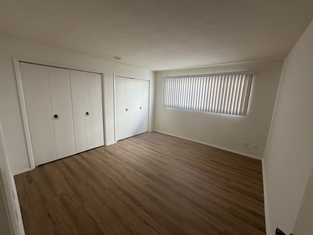 Building Photo - 433 S Palm Dr