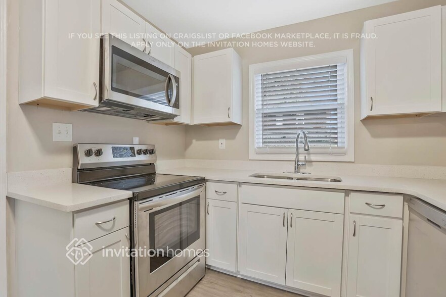 Building Photo - 2038 Rebecca Ln