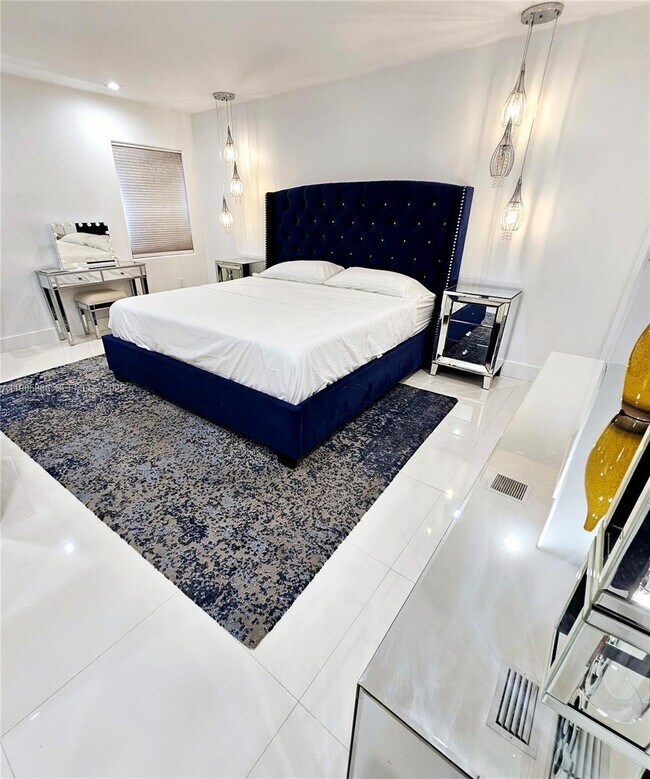 Building Photo - 16138 SW 154th Ct