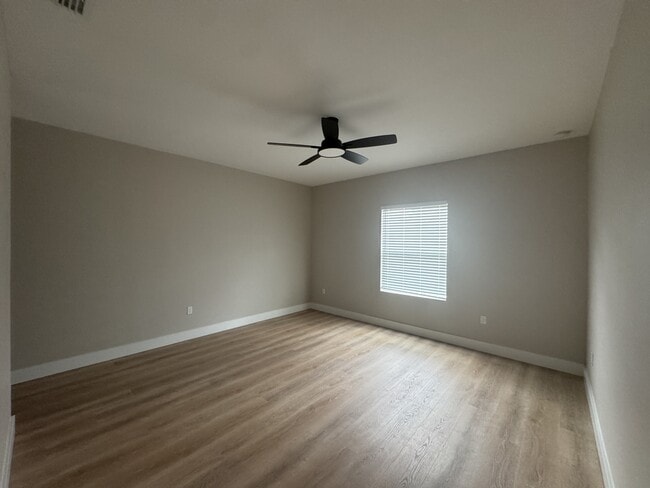 Building Photo - 16475 Mc Laury Ave