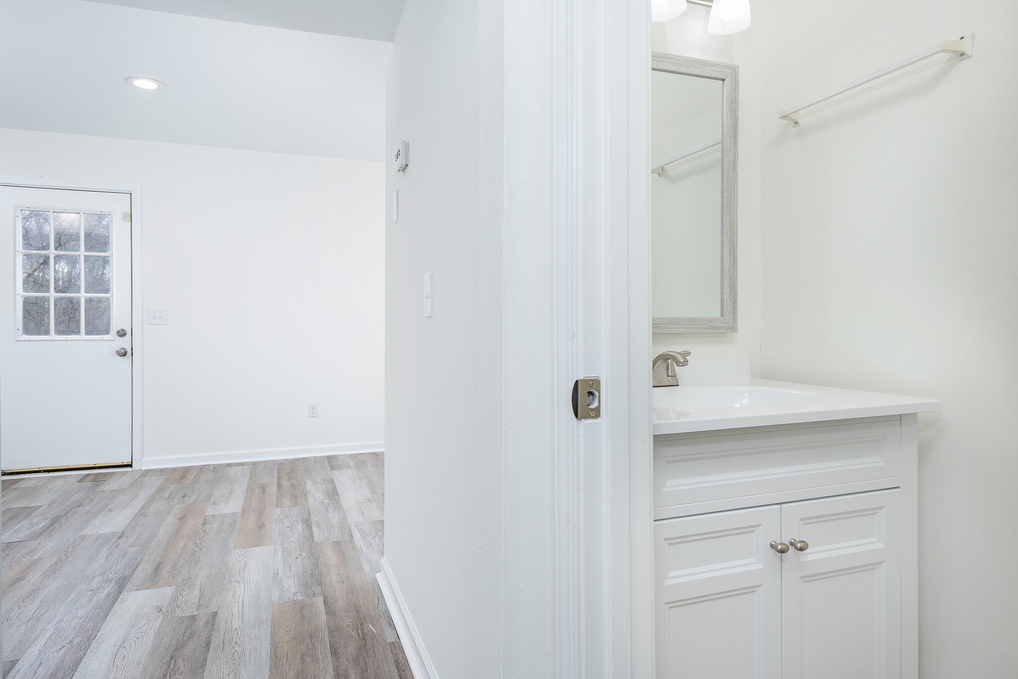 1/2 bath (downstairs) - 597 Huntington Pky