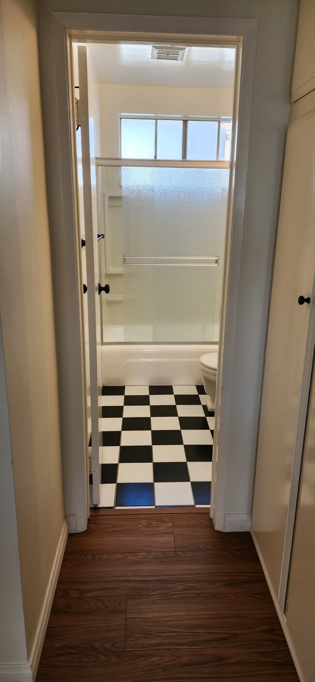 Upstairs Bath - 1656 Monterey Blvd