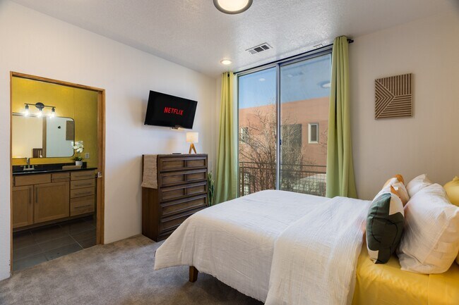 Building Photo - 877 Silver Ave SW