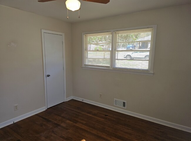 Building Photo - 3101 Cabriolet Trail