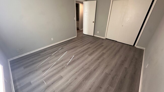 Building Photo - $775 - 2 bed 1 bath - Second floor Apartme...
