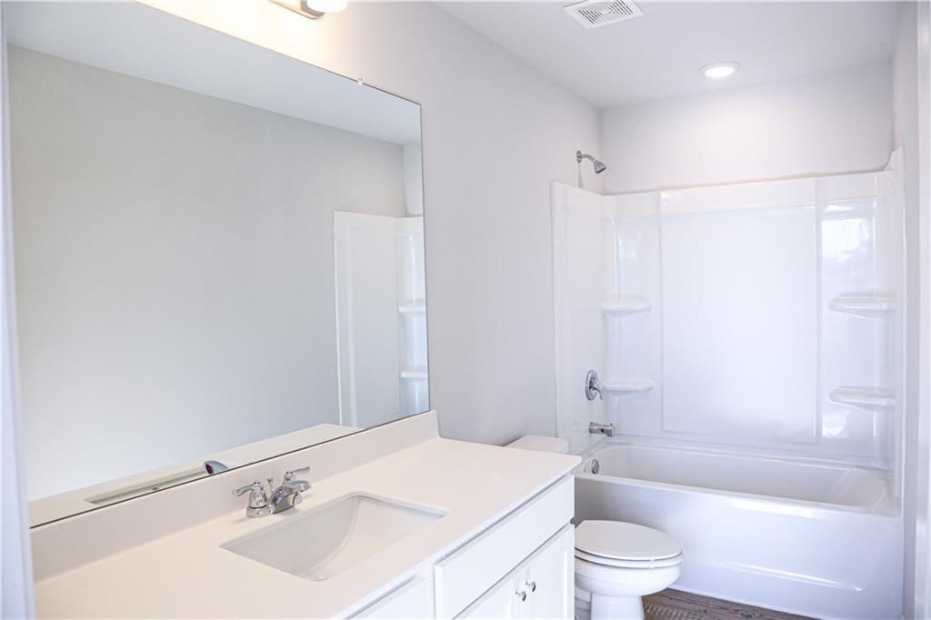 Building Photo - 19 Springwood Ln