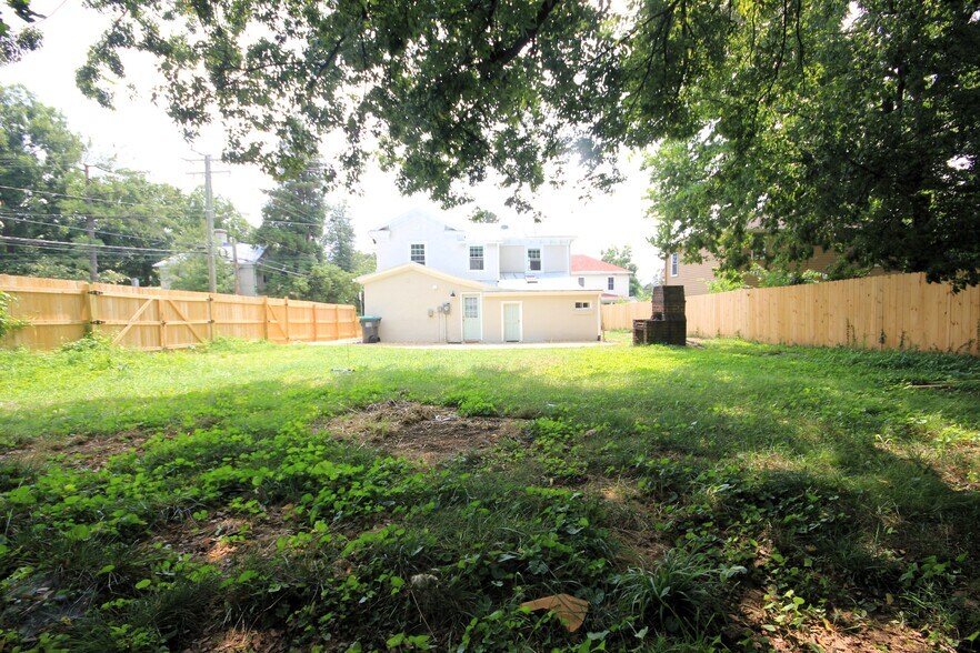 Building Photo - 421 9th St NW