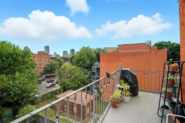 Building Photo - 278 Monmouth St
