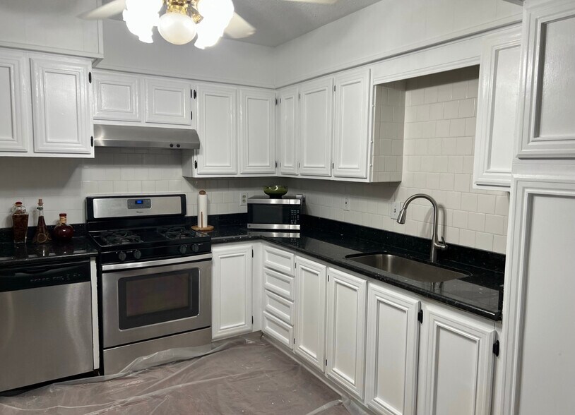 Building Photo - 451 Marion Ave