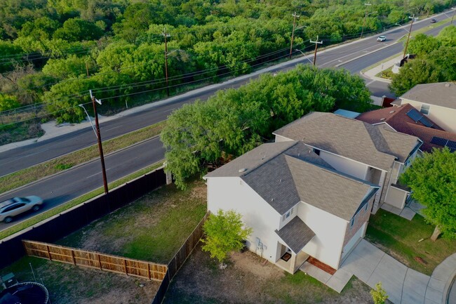 Building Photo - Spacious 3BR / 2.5BA Two-Story Home Near UTSA
