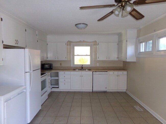 Building Photo - Home in Morehead City