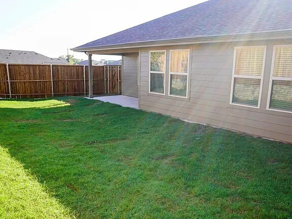 Building Photo - 3921 River Rock Ave