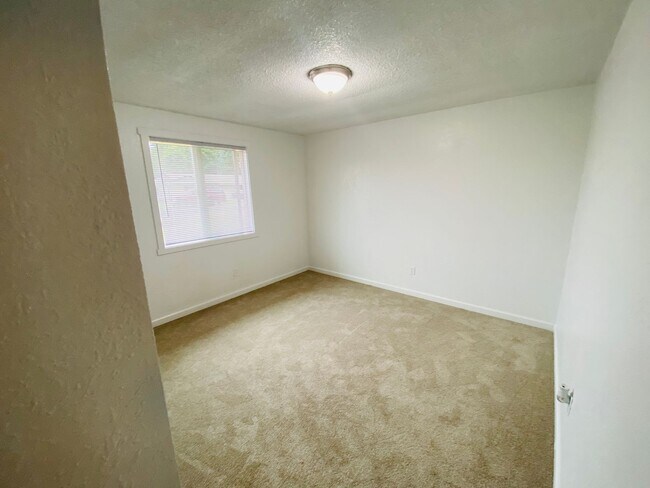 Building Photo - 11040 N Skagit St