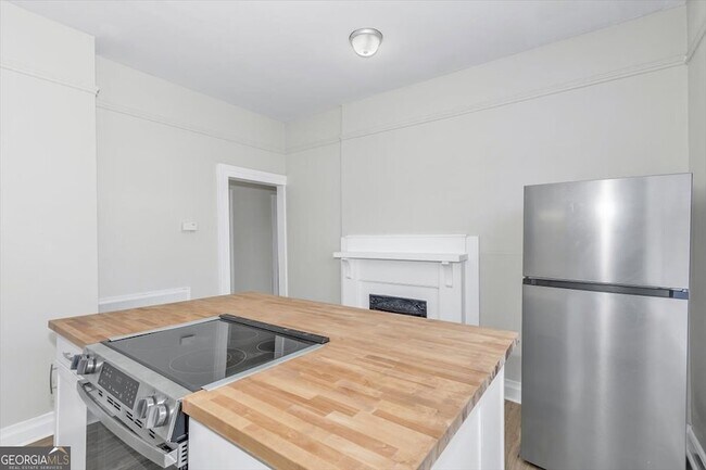 Building Photo - 211 Broad St