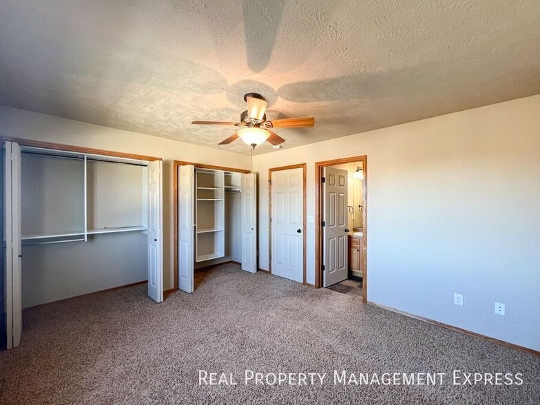 Building Photo - 3604 W 93rd St