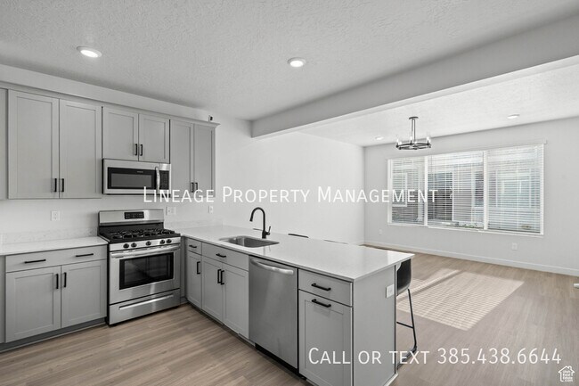 Building Photo - 15524 Trumpet Ln