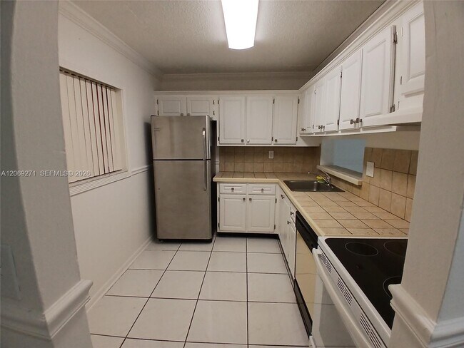 Building Photo - 8600 SW 133rd Ave