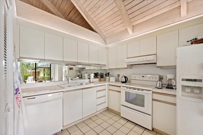 Building Photo - 11876 Pebblewood Dr
