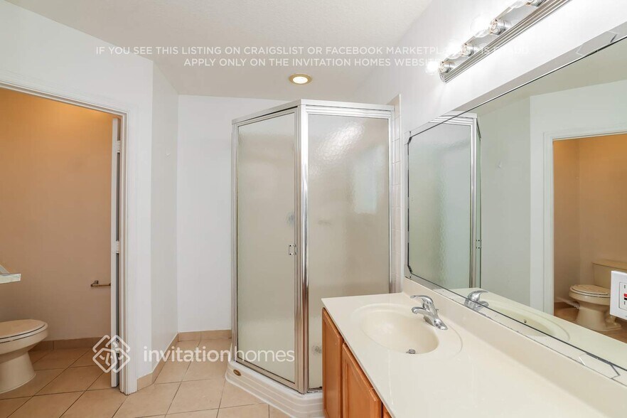 Building Photo - 2819 S Evergreen Cir