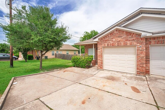 Building Photo - 2300 S Bagdad Rd