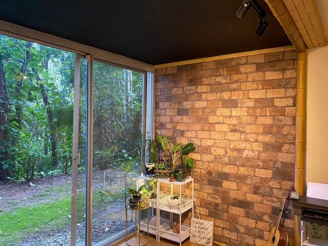 Building Photo - Pet Friendly 2-Bedroom, 1-Bath, 2-Parking ...