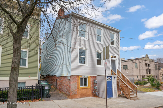 Building Photo - 69 2nd St