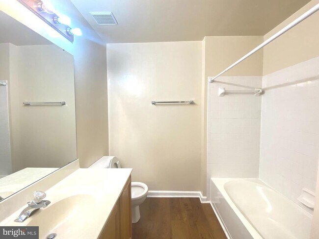 Building Photo - 13765 Palmetto Cir