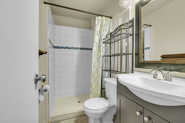 Building Photo - $2,495.00 - 4 Beds 2 Baths, Single Family ...