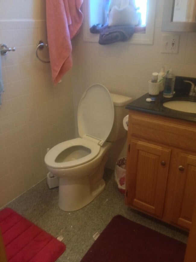 Building Photo - Fort Hill 5 Bed – 1,100 Sq Ft – W/D in Unit – High Ceilings – 9/1