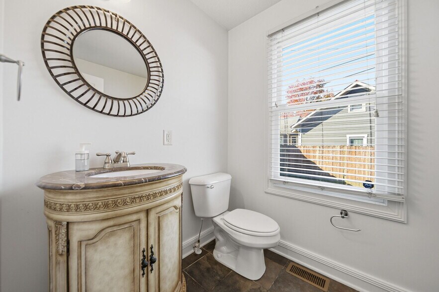 Building Photo - 1153 Jaeger St