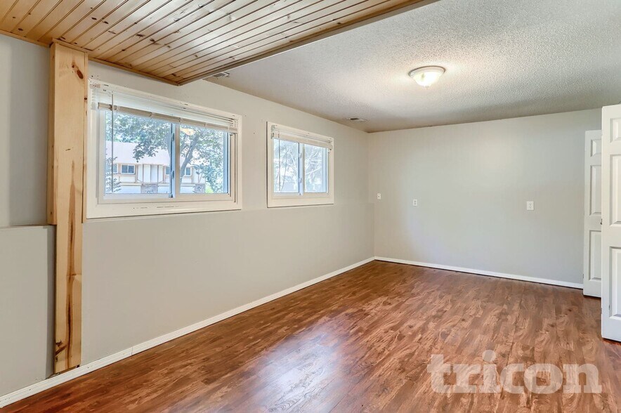 Building Photo - 6865 Buckingham Rd