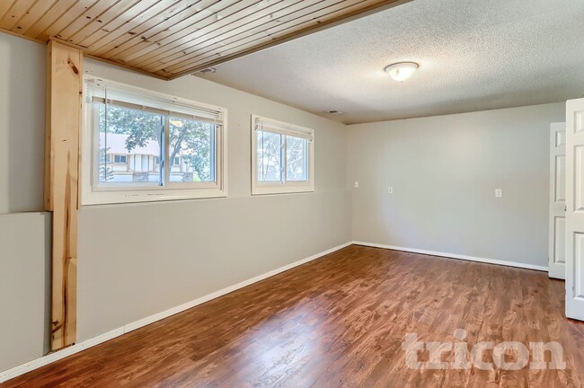 Building Photo - 6865 Buckingham Rd