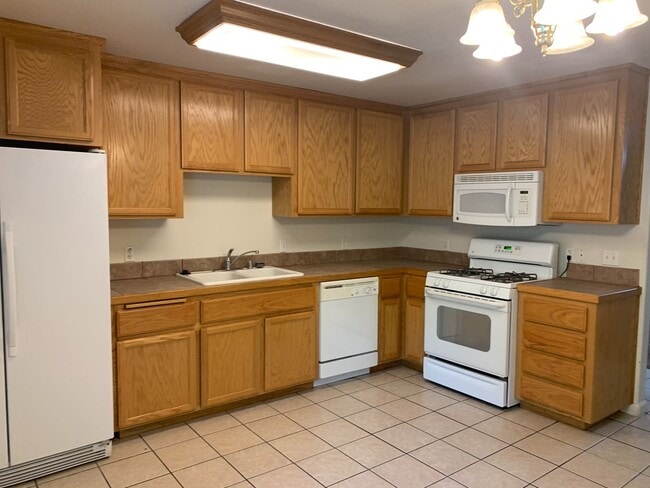 Building Photo - 607e