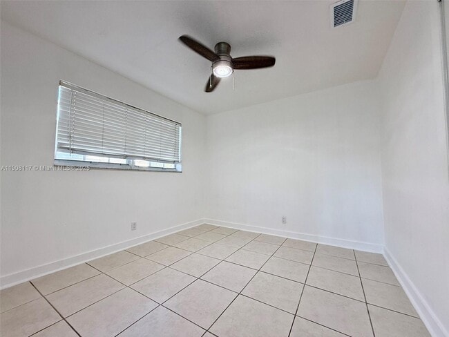 Building Photo - 906 SW 7th Terrace