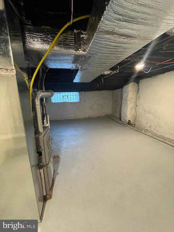 Building Photo - 5712 Cedar Ave