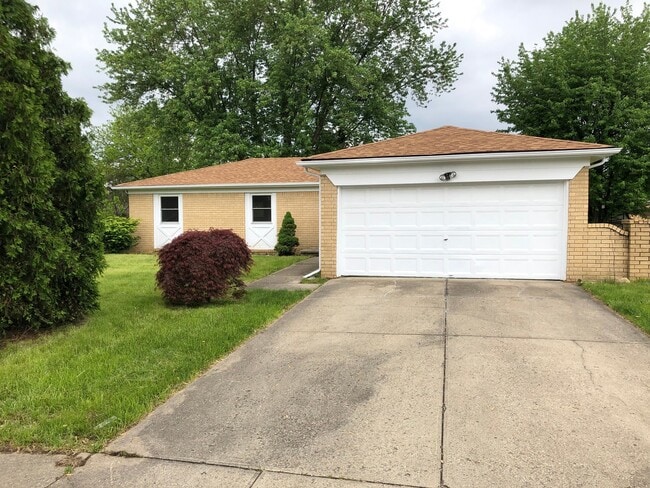 Building Photo - Updated 3 bedroom 1.5 bath home in desirab...