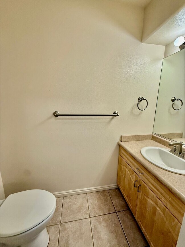 Building Photo - Pet-Friendly Three Bedroom Townhome in Woodbridge