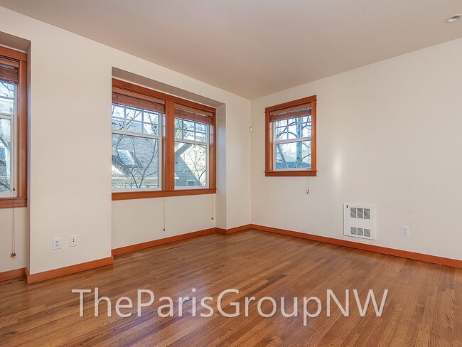 Building Photo - Gorgeous Green Lake 3BR TH – Walk to Swim,...