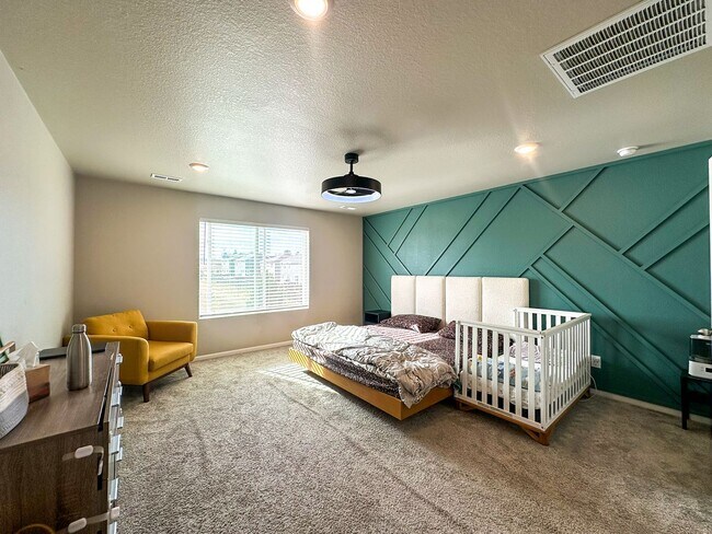 Building Photo - Almost Brand New Meadowlark 4bd 3.5ba home