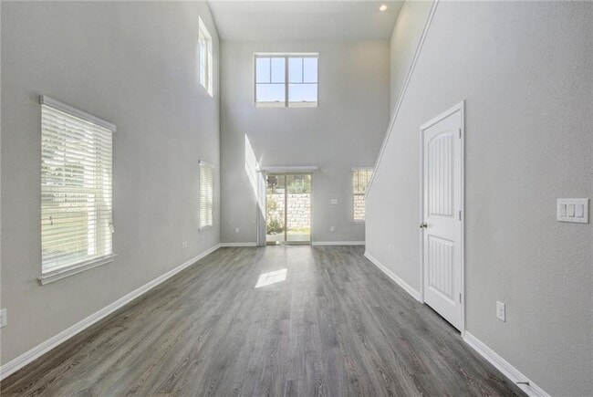 Building Photo - 516 E Slaughter Ln