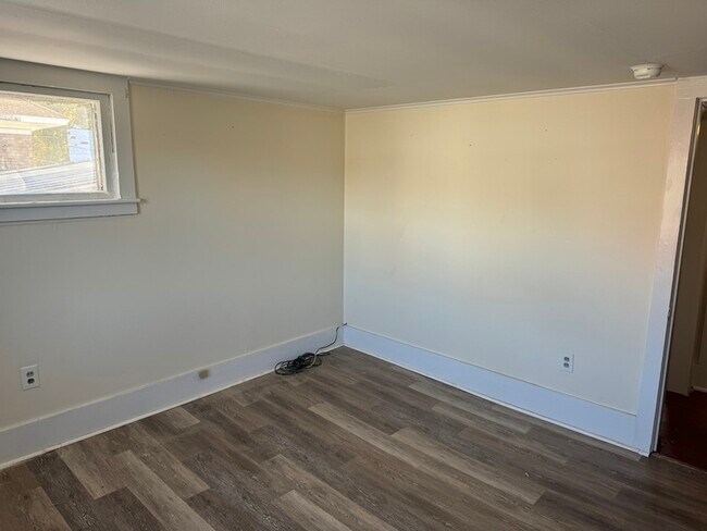 Building Photo - 10 E Church St