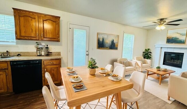 Building Photo - Creekwood Park Townhomes - Reduced rent + claim your choice of a brand-new 55" TV or a $250 Amazo...