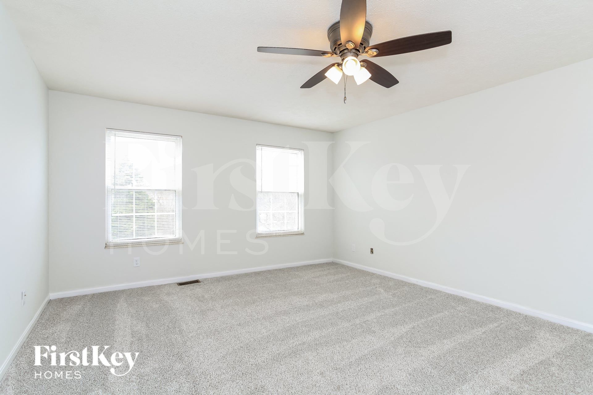 Building Photo - 3359 Woodside Dr