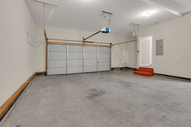 Building Photo - Beautifully Updated Home with Modern Finishes