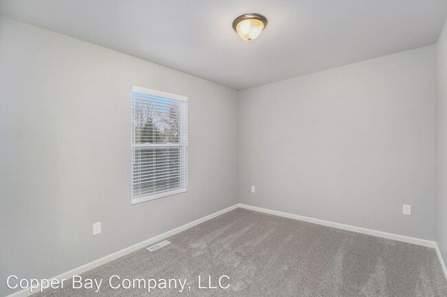 Building Photo - 4 br, 2.5 bath House - 4428 Bronson Boulevard