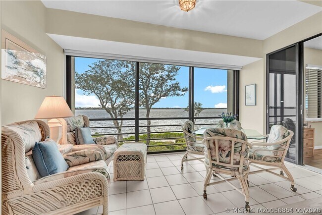 Building Photo - 2560 NW Seagrass Dr